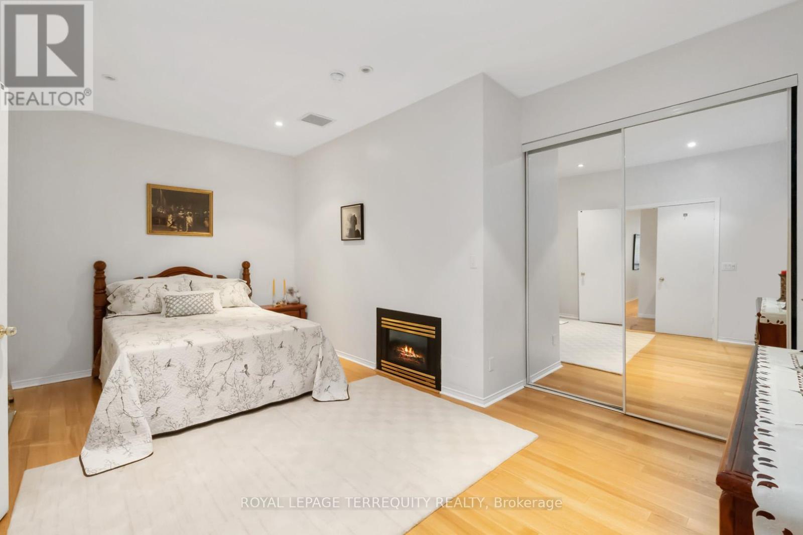 2215 - 7 King Street E, Toronto, Ontario  M5C 3C5 - Photo 20 - C12433837