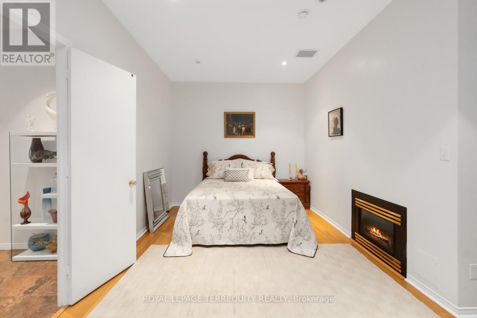 2215 - 7 King Street E, Toronto, Ontario  M5C 3C5 - Photo 21 - C12433837