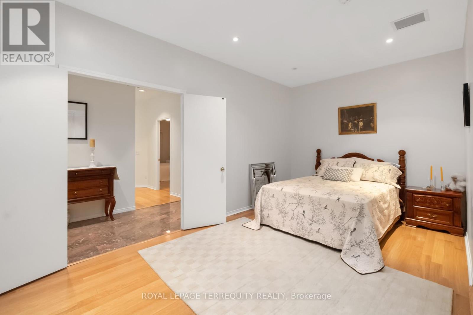 2215 - 7 King Street E, Toronto, Ontario  M5C 3C5 - Photo 22 - C12433837