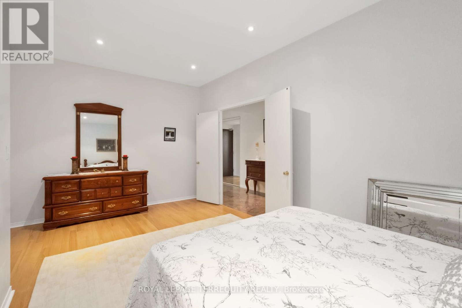 2215 - 7 King Street E, Toronto, Ontario  M5C 3C5 - Photo 23 - C12433837