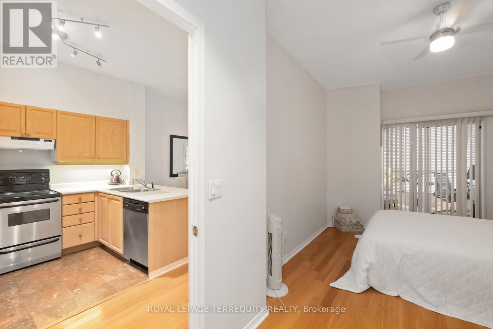 2215 - 7 King Street E, Toronto, Ontario  M5C 3C5 - Photo 24 - C12433837