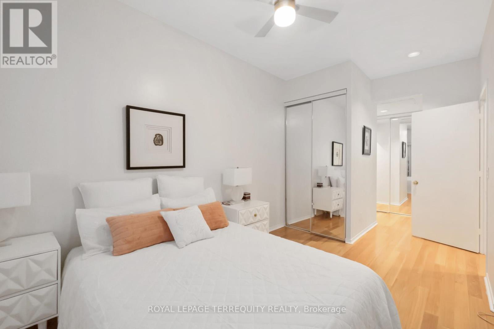 2215 - 7 King Street E, Toronto, Ontario  M5C 3C5 - Photo 25 - C12433837