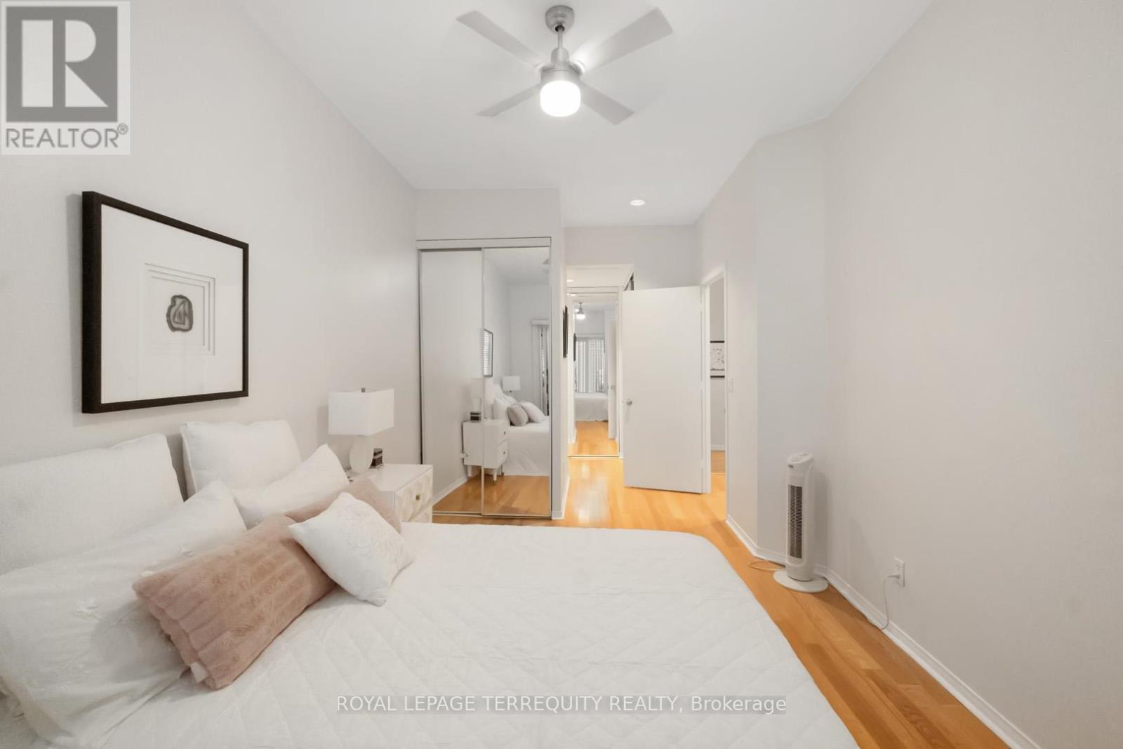 2215 - 7 King Street E, Toronto, Ontario  M5C 3C5 - Photo 27 - C12433837