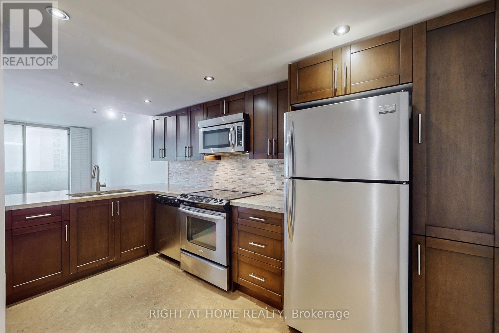 331 - 60 HOMEWOOD AVENUE, Toronto, Ontario