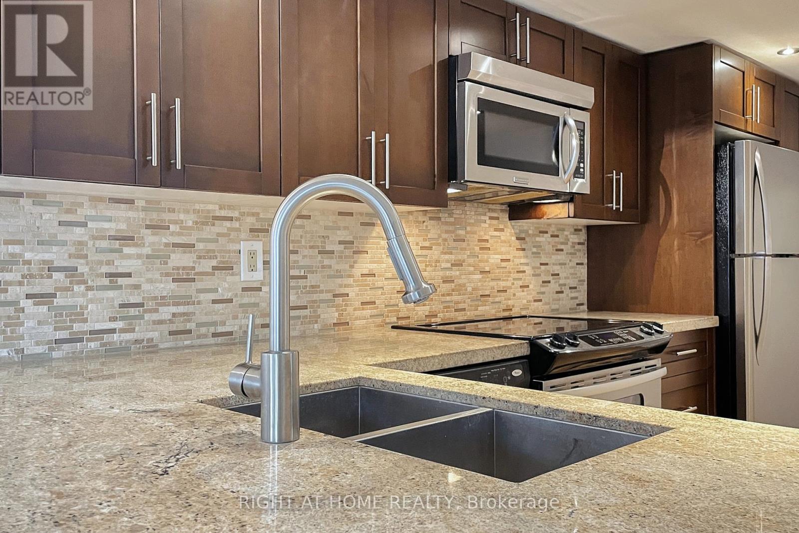 331 - 60 Homewood Avenue, Toronto, Ontario  M4Y 2X4 - Photo 2 - C12433851
