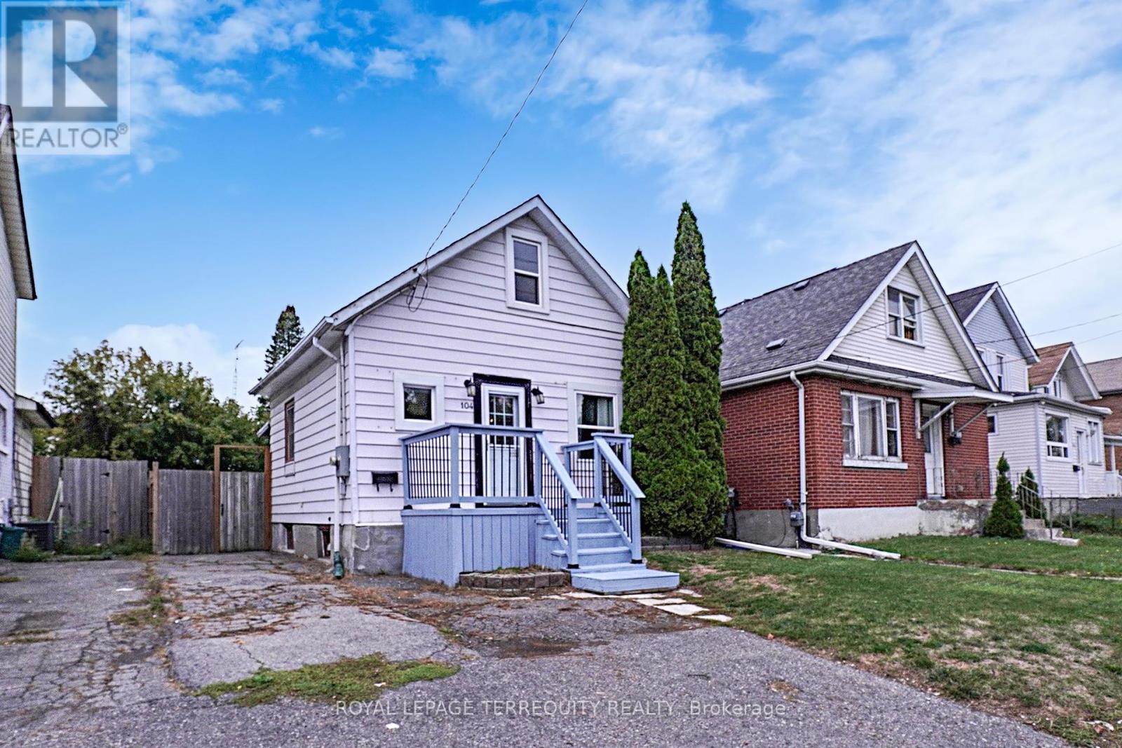 104 PARK ROAD S, Oshawa, Ontario