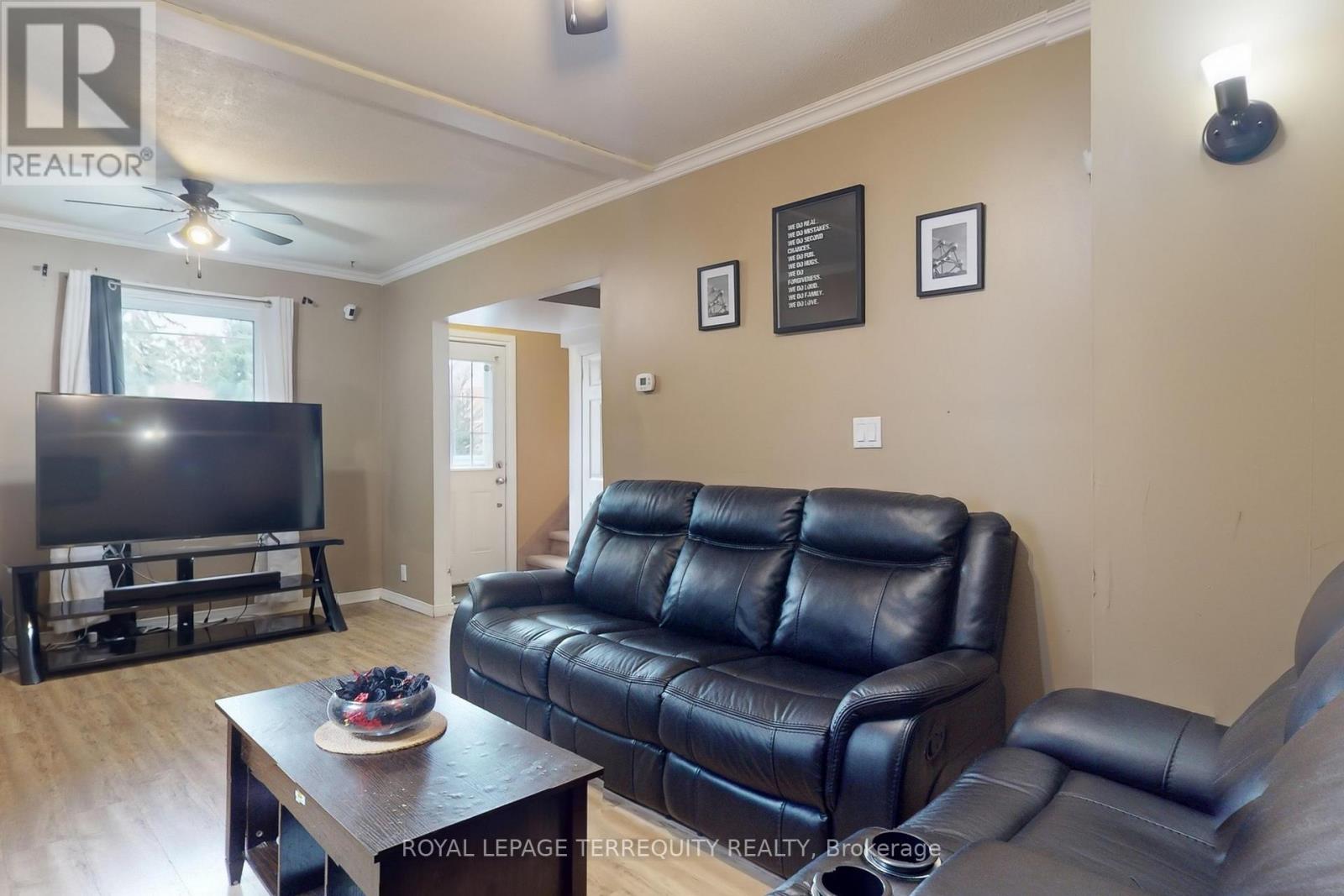 104 Park Road S, Oshawa, Ontario  L1J 4G9 - Photo 4 - E12433814