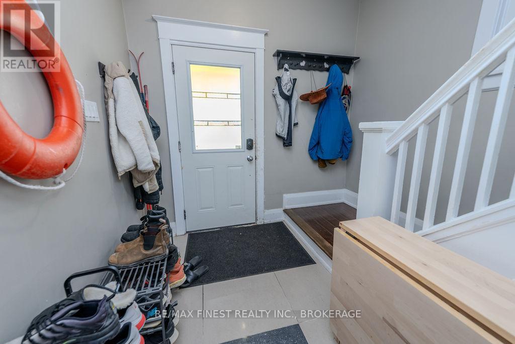 556 Brock Street, Kingston, Ontario  K7L 1V2 - Photo 2 - X12433989