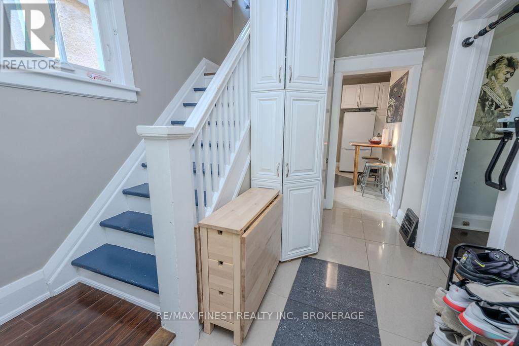 556 Brock Street, Kingston, Ontario  K7L 1V2 - Photo 3 - X12433989