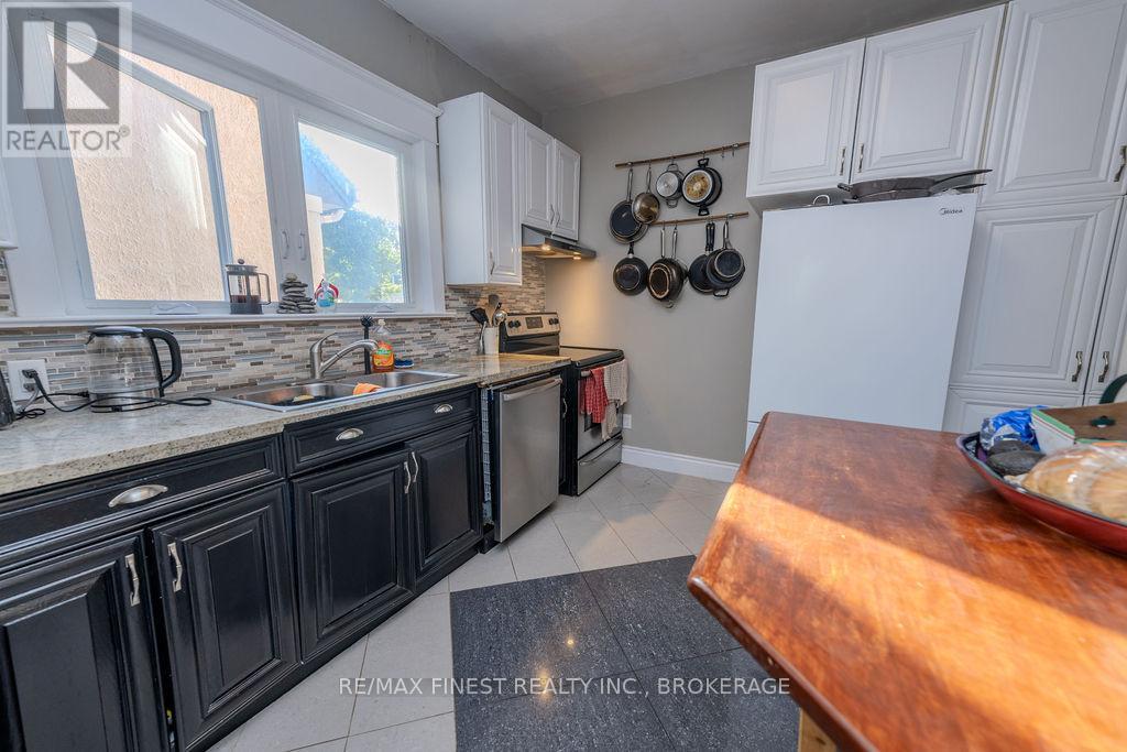 556 Brock Street, Kingston, Ontario  K7L 1V2 - Photo 5 - X12433989