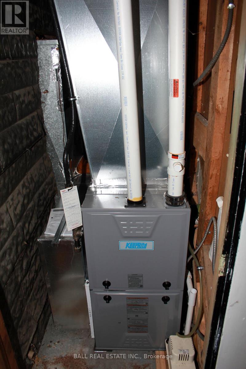 34 Hastings Street N, Bancroft, Ontario K0L 1C0 - Photo 12 - X12433911