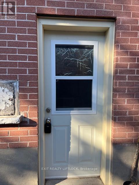 550 Raymond Street, Peterborough, Ontario  K9H 5N1 - Photo 2 - X12433929