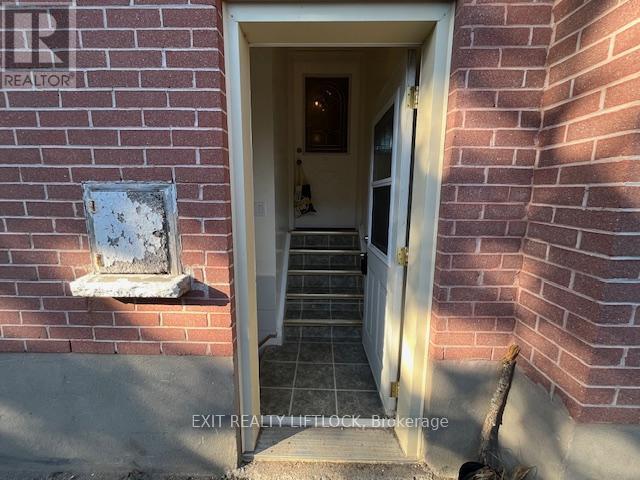 550 Raymond Street, Peterborough, Ontario  K9H 5N1 - Photo 3 - X12433929