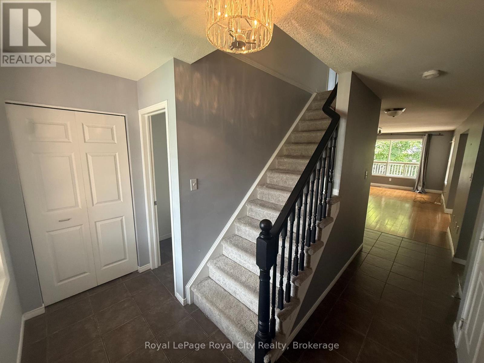 Upper - 115 Cedarvale Avenue, Guelph, Ontario  N1E 7K2 - Photo 4 - X12428542