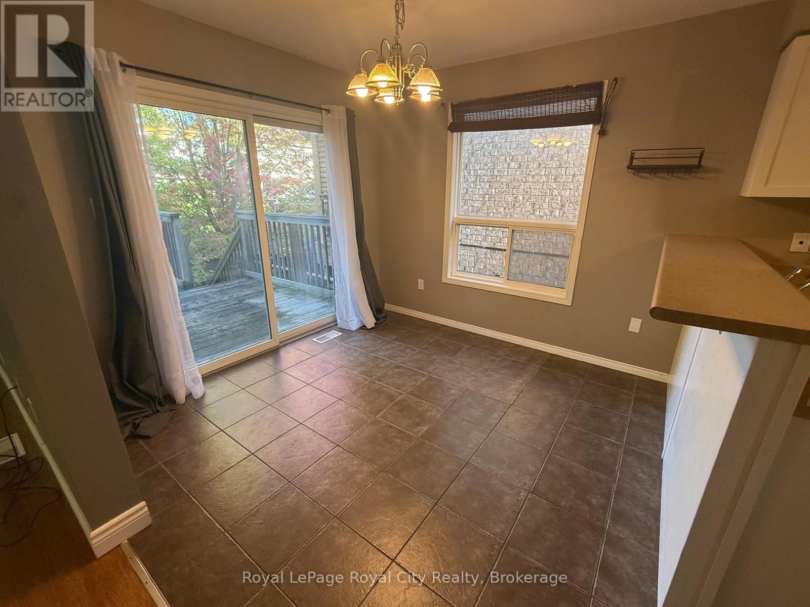 Upper - 115 Cedarvale Avenue, Guelph, Ontario  N1E 7K2 - Photo 8 - X12428542