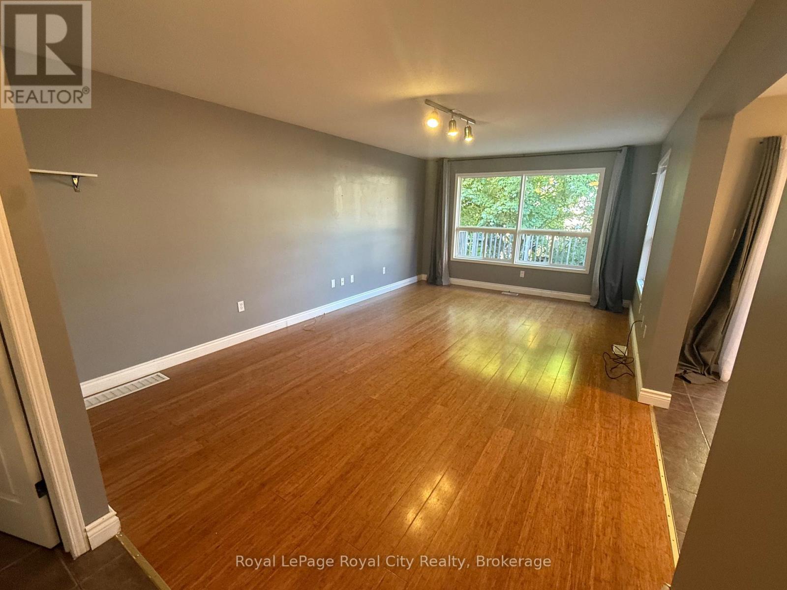 Upper - 115 Cedarvale Avenue, Guelph, Ontario  N1E 7K2 - Photo 9 - X12428542