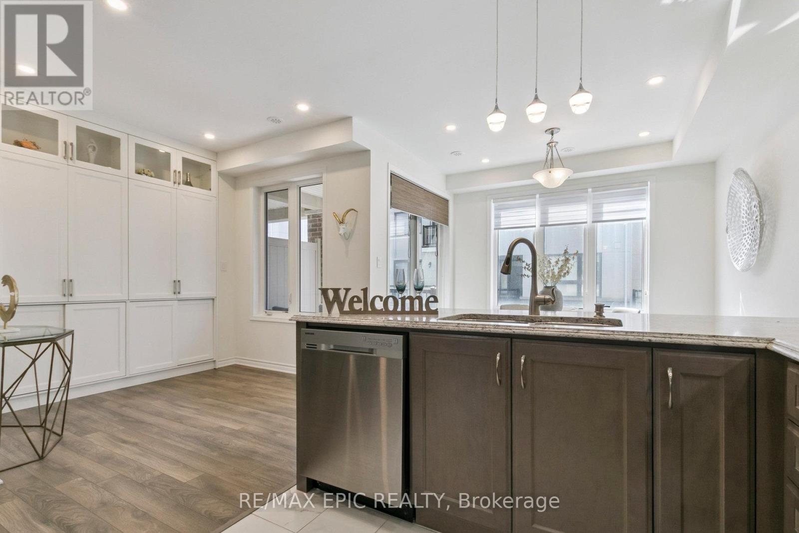 243 Rustle Woods Avenue, Markham, Ontario  L6B 1M7 - Photo 7 - N12433802