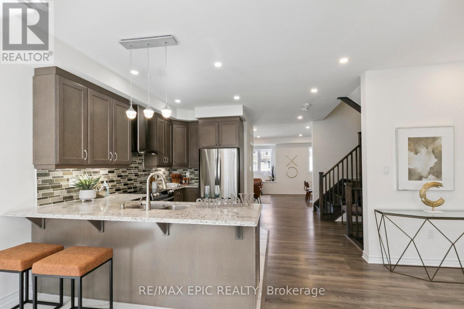 243 Rustle Woods Avenue, Markham, Ontario  L6B 1M7 - Photo 9 - N12433802