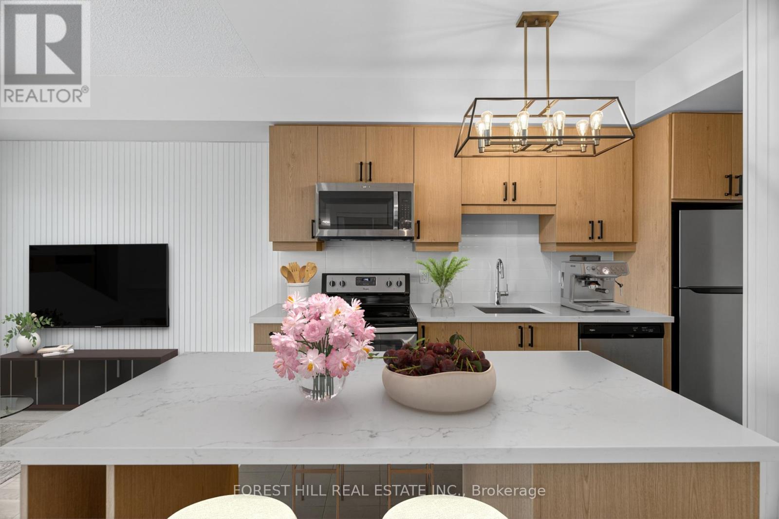 1603 - 9205 Yonge Street, Richmond Hill, Ontario  L4C 1V5 - Photo 6 - N12433860