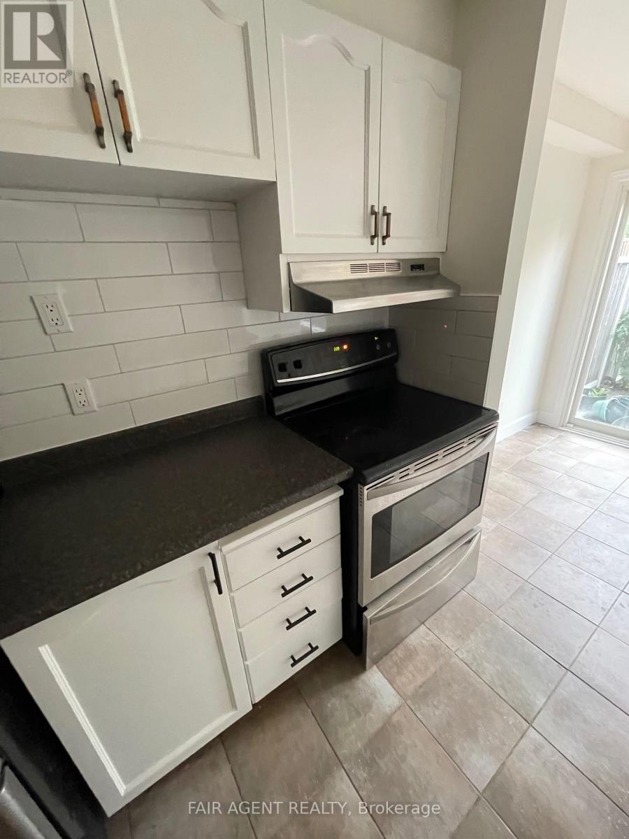 35 Willwood Crescent, Ottawa, Ontario  K2J 4B2 - Photo 3 - X12433877