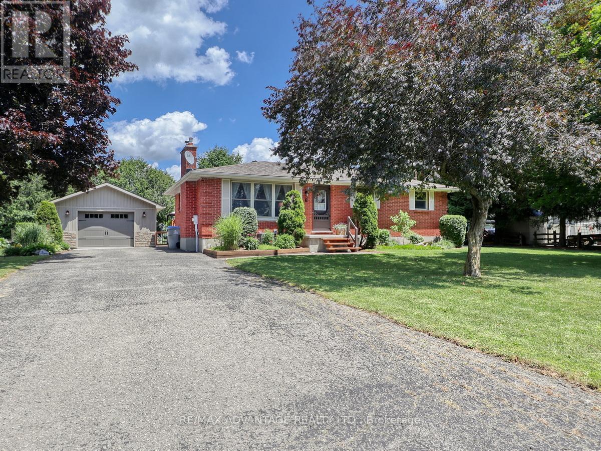 8 East Williams Street, North Middlesex, Ontario  N0M 1A0 - Photo 1 - X12433909
