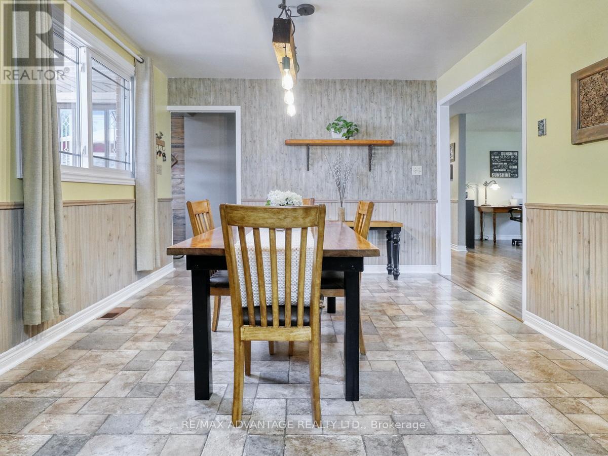 8 East Williams Street, North Middlesex, Ontario  N0M 1A0 - Photo 15 - X12433909