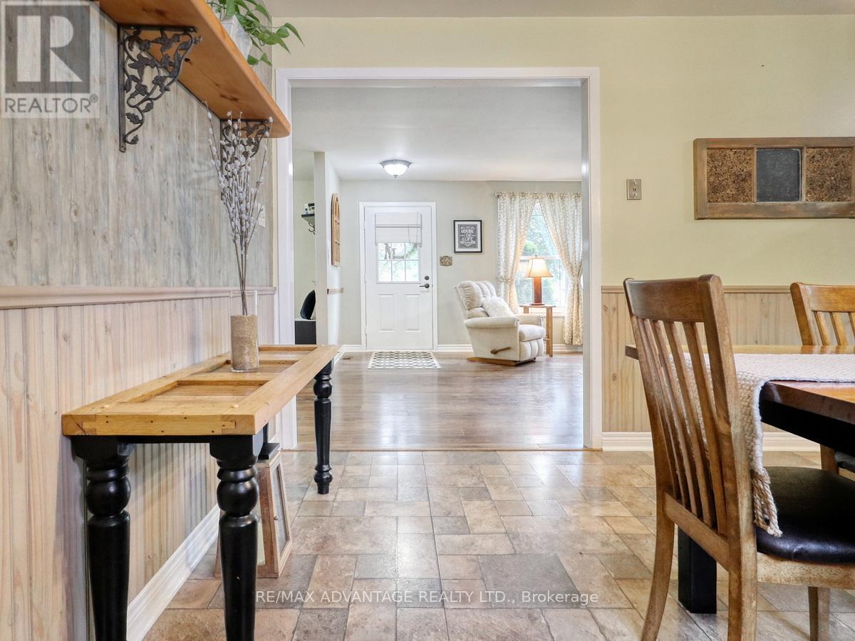 8 East Williams Street, North Middlesex, Ontario  N0M 1A0 - Photo 19 - X12433909