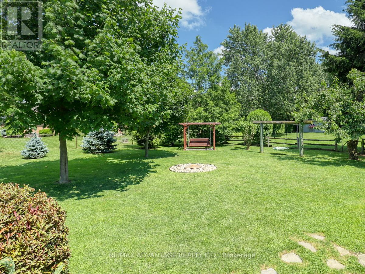 8 East Williams Street, North Middlesex, Ontario  N0M 1A0 - Photo 2 - X12433909