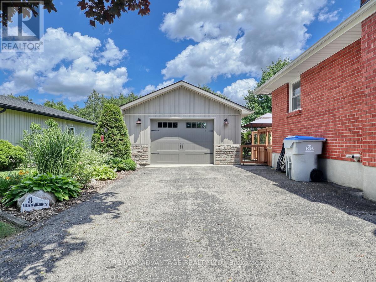 8 East Williams Street, North Middlesex, Ontario  N0M 1A0 - Photo 3 - X12433909