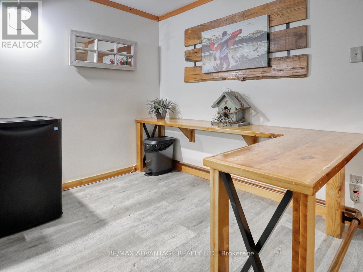 8 East Williams Street, North Middlesex, Ontario  N0M 1A0 - Photo 31 - X12433909
