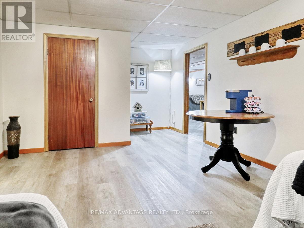 8 East Williams Street, North Middlesex, Ontario  N0M 1A0 - Photo 33 - X12433909
