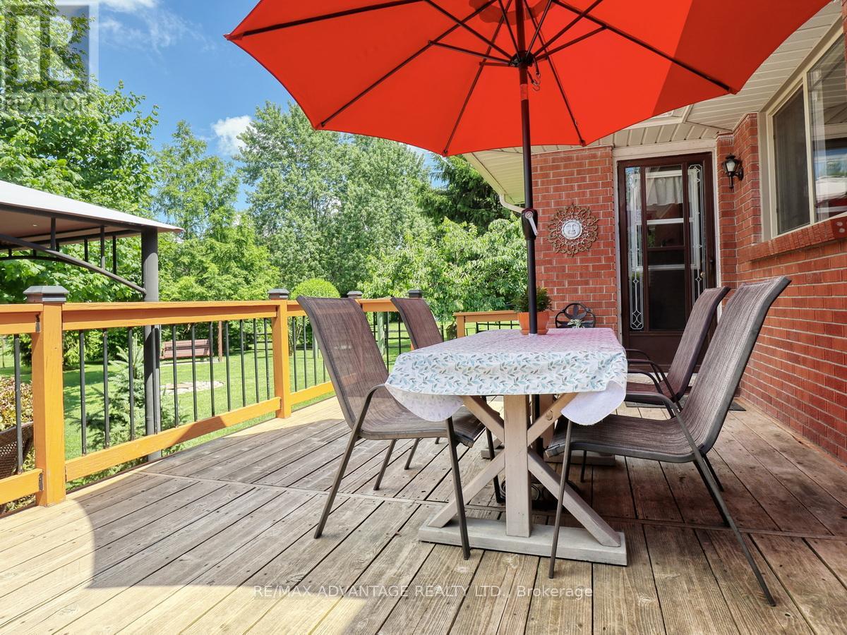 8 East Williams Street, North Middlesex, Ontario  N0M 1A0 - Photo 35 - X12433909