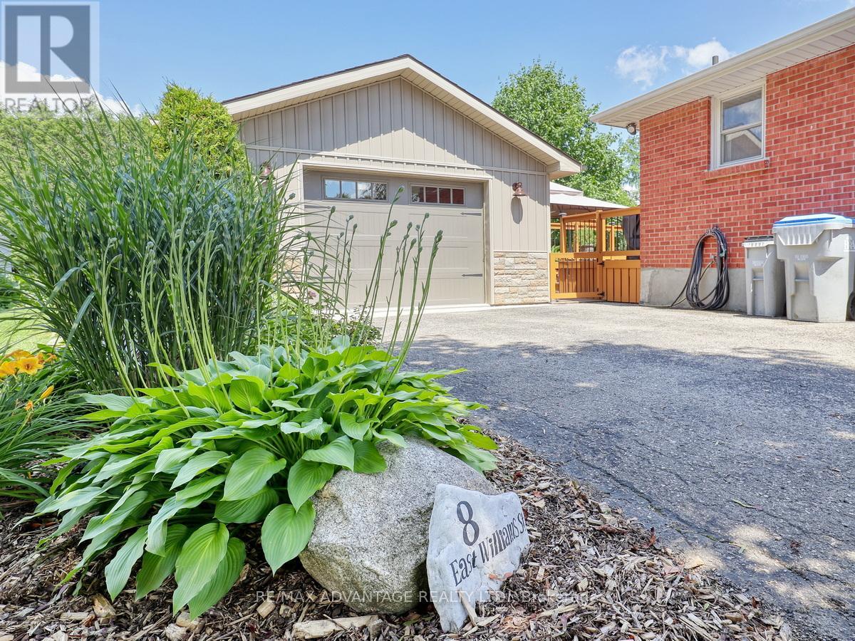 8 East Williams Street, North Middlesex, Ontario  N0M 1A0 - Photo 4 - X12433909
