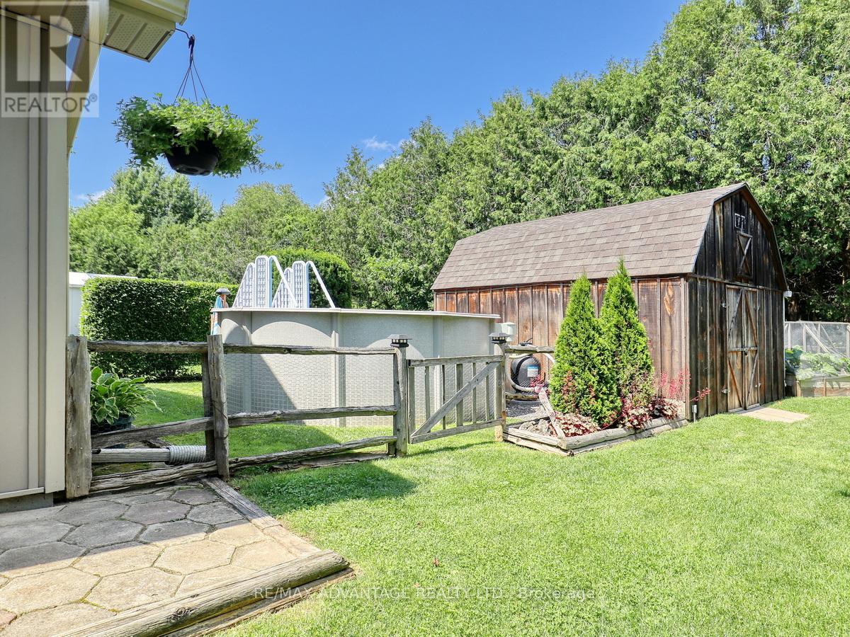 8 East Williams Street, North Middlesex, Ontario  N0M 1A0 - Photo 41 - X12433909