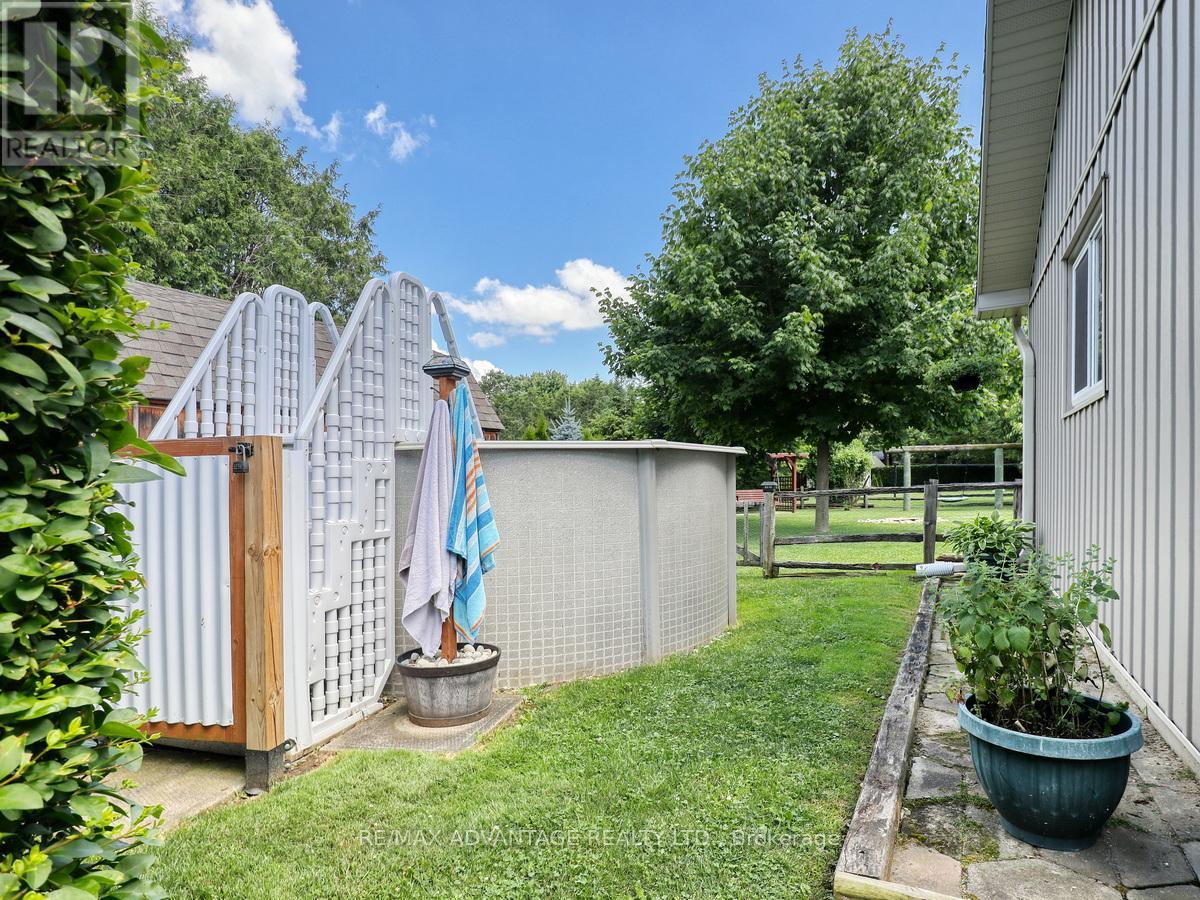 8 East Williams Street, North Middlesex, Ontario  N0M 1A0 - Photo 42 - X12433909