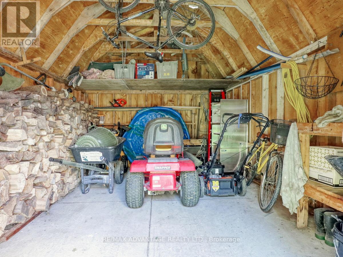 8 East Williams Street, North Middlesex, Ontario  N0M 1A0 - Photo 43 - X12433909