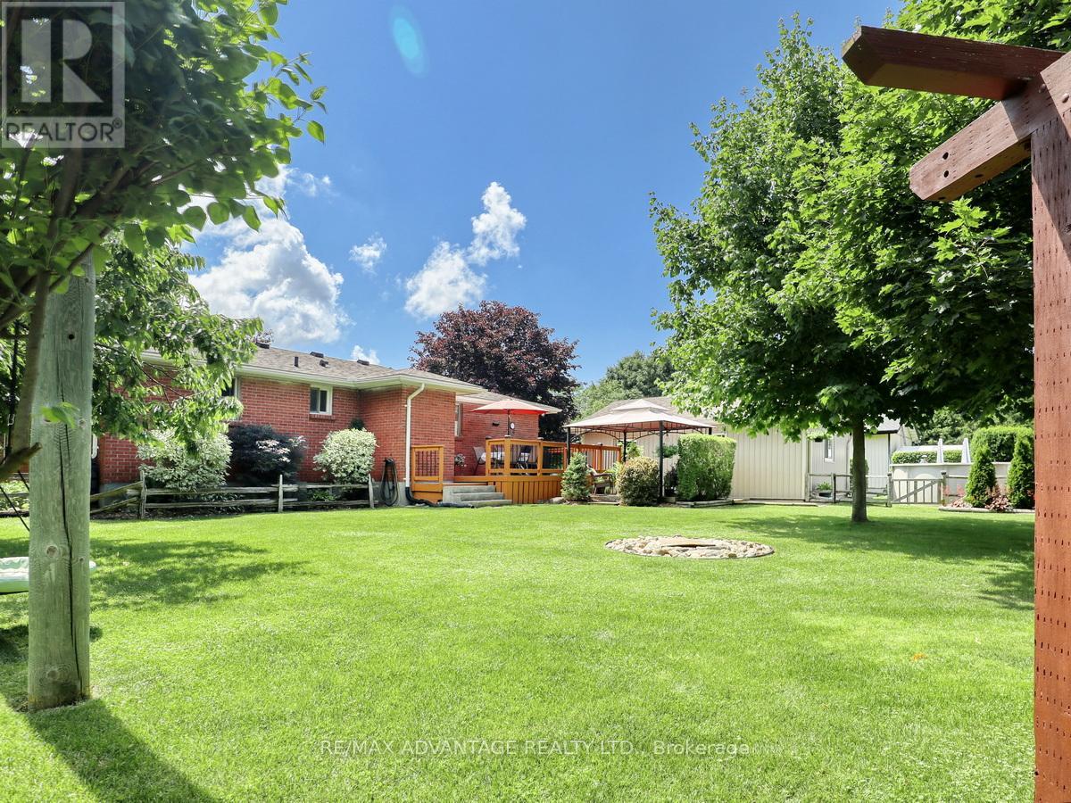 8 East Williams Street, North Middlesex, Ontario  N0M 1A0 - Photo 44 - X12433909