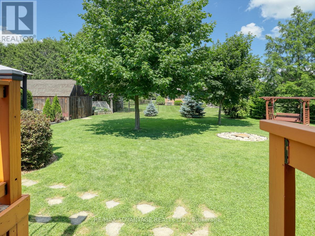 8 East Williams Street, North Middlesex, Ontario  N0M 1A0 - Photo 45 - X12433909
