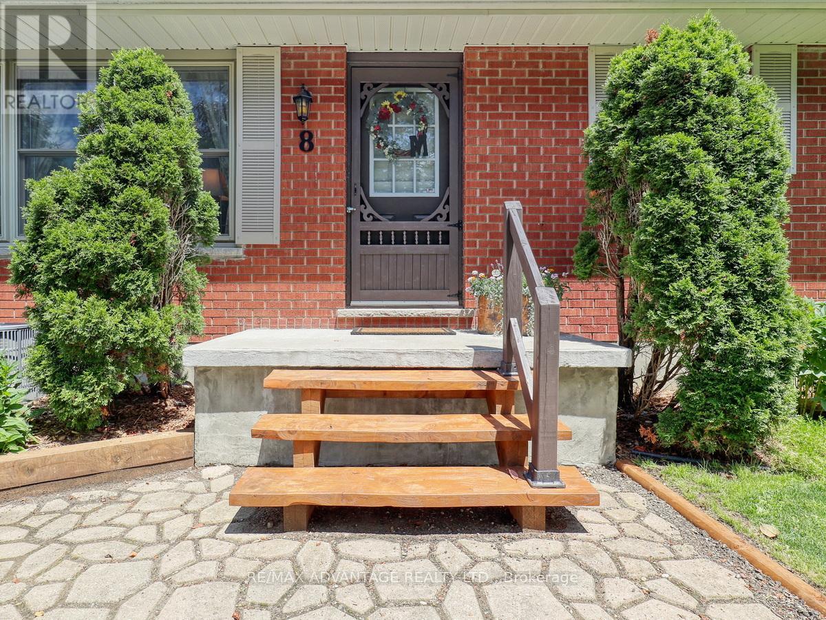 8 East Williams Street, North Middlesex, Ontario  N0M 1A0 - Photo 7 - X12433909