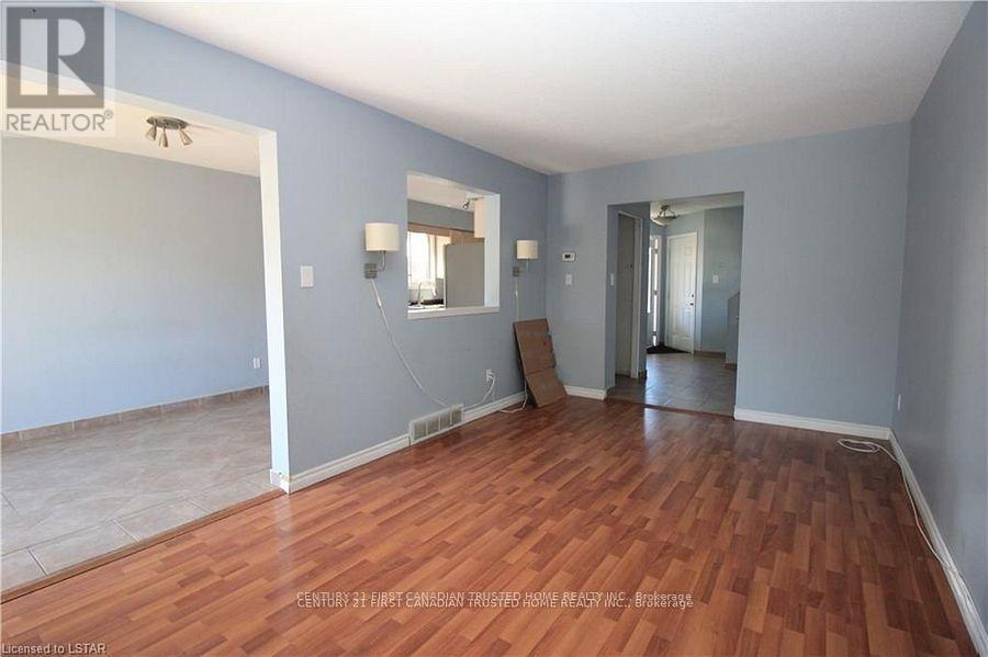 199 Emerald Road, London South, Ontario  N6B 2V3 - Photo 11 - X12433919