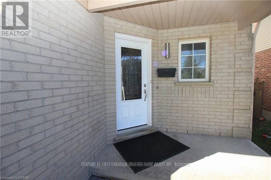 199 Emerald Road, London South, Ontario  N6B 2V3 - Photo 3 - X12433919