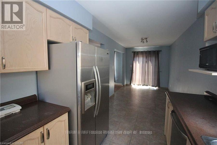 199 Emerald Road, London South, Ontario  N6B 2V3 - Photo 6 - X12433919