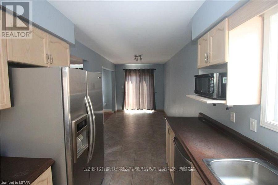 199 Emerald Road, London South, Ontario  N6B 2V3 - Photo 8 - X12433919