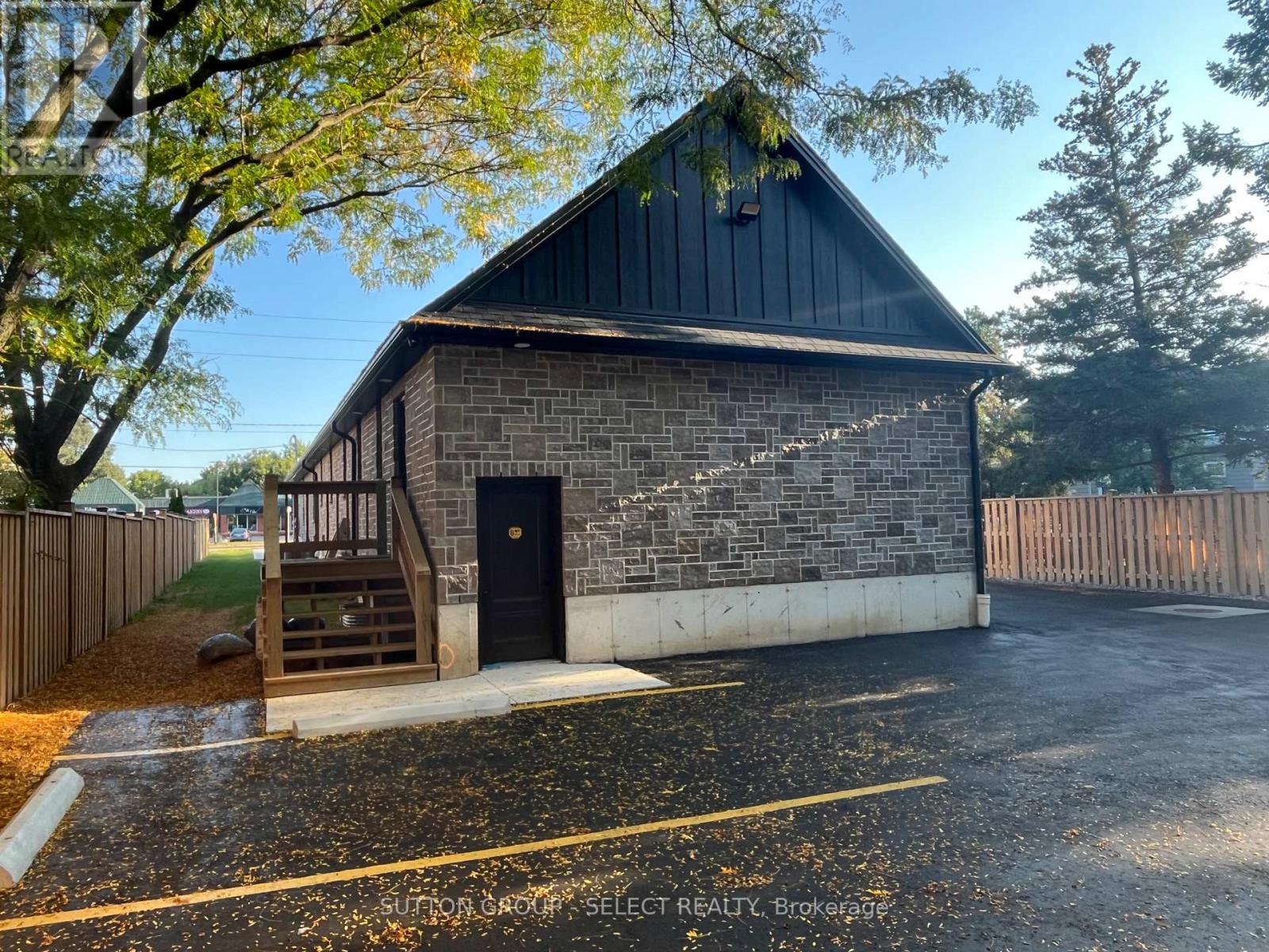 2389 MAIN STREET, London South, Ontario