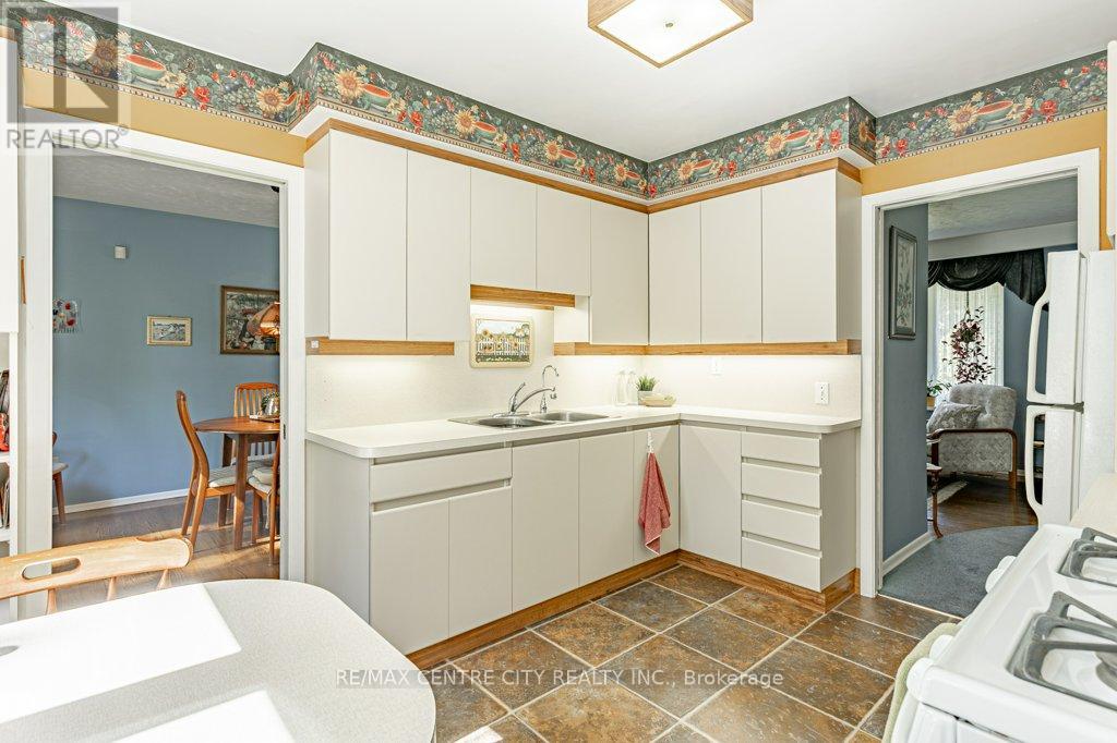 1411 Erindale Crescent, London North, Ontario  N5X 1V8 - Photo 11 - X12433936