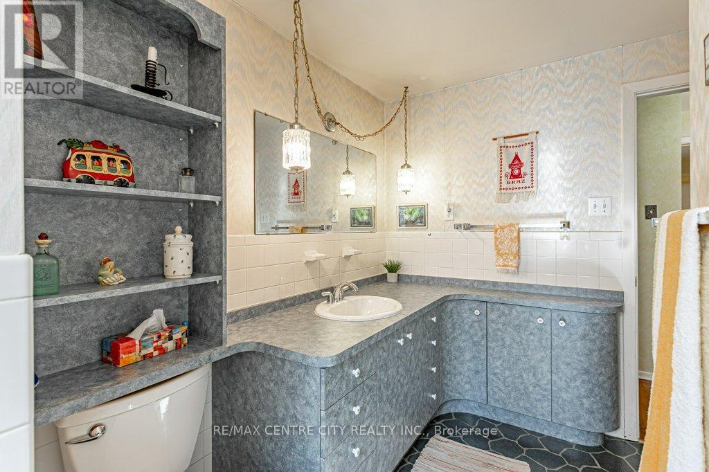 1411 Erindale Crescent, London North, Ontario  N5X 1V8 - Photo 15 - X12433936
