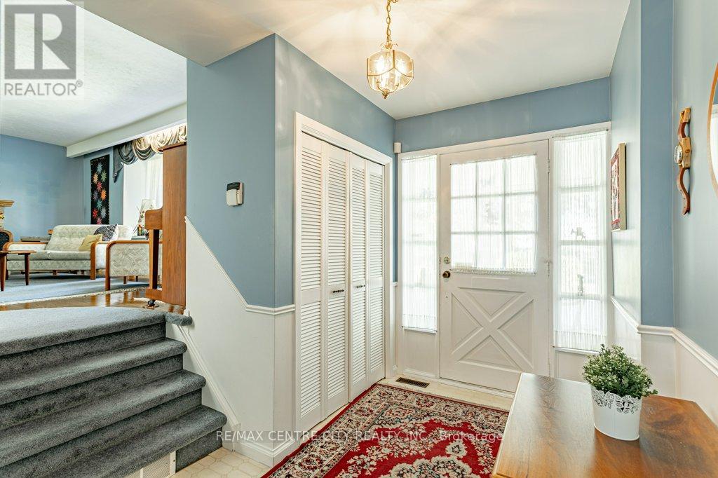 1411 Erindale Crescent, London North, Ontario  N5X 1V8 - Photo 4 - X12433936