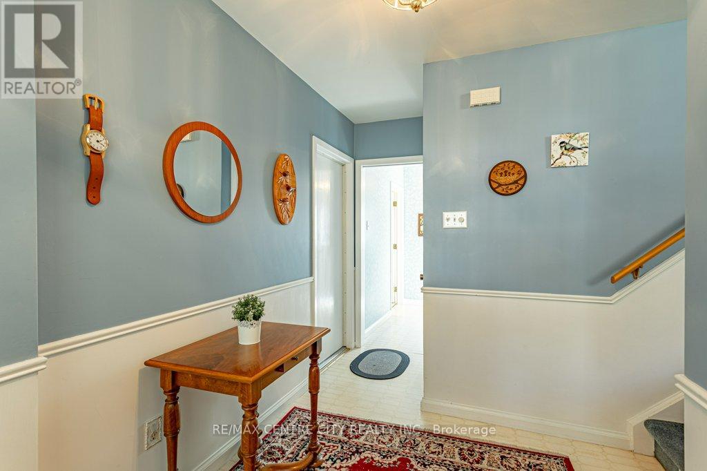 1411 Erindale Crescent, London North, Ontario  N5X 1V8 - Photo 5 - X12433936