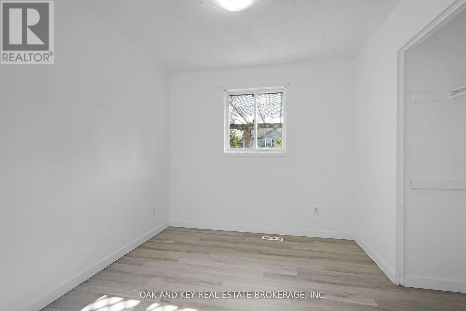 330 Fleming Drive, London East, Ontario  N5V 4Y6 - Photo 8 - X12433959