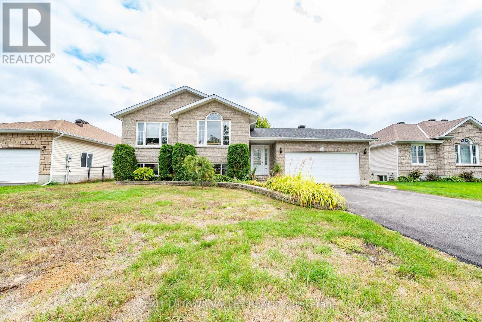 8 Cockcroft Crescent, Deep River, Ontario  K0J 1P0 - Photo 1 - X12434024